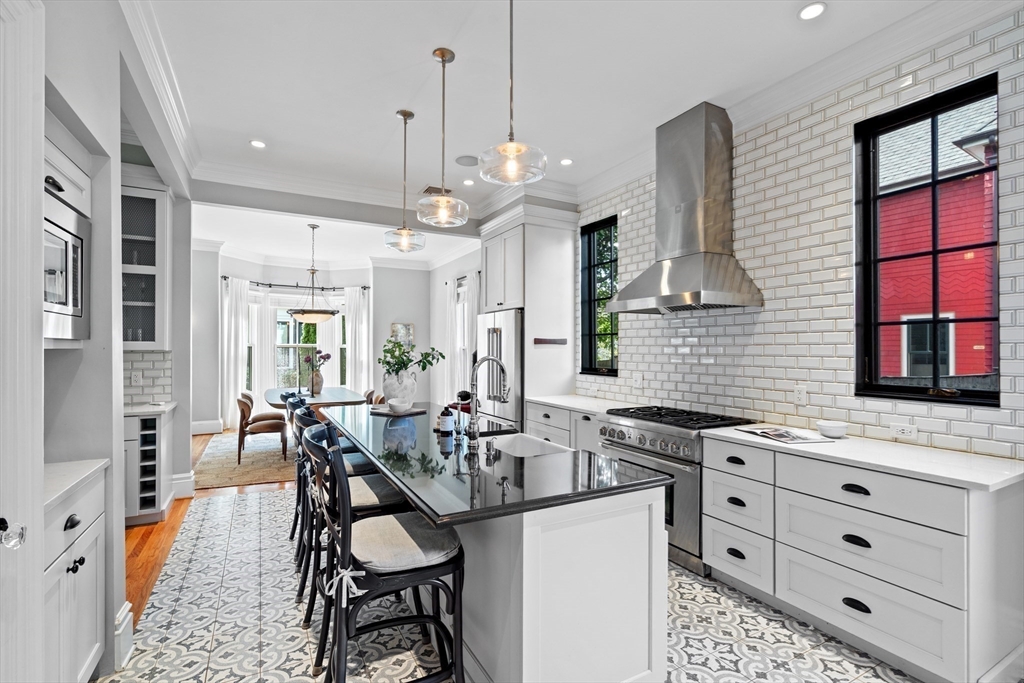 Newton, Massachusetts 02458, United States, 3 Bedrooms Bedrooms, ,3 BathroomsBathrooms,Residential,Active,211977