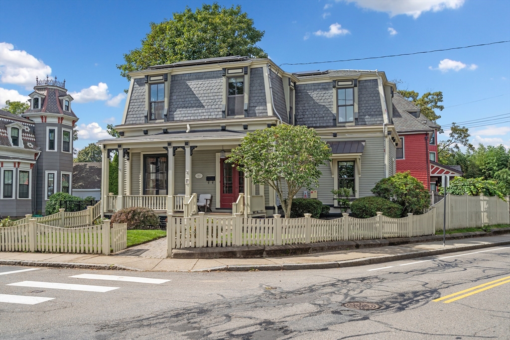 Newton, Massachusetts 02458, United States, 3 Bedrooms Bedrooms, ,3 BathroomsBathrooms,Residential,Active,211977