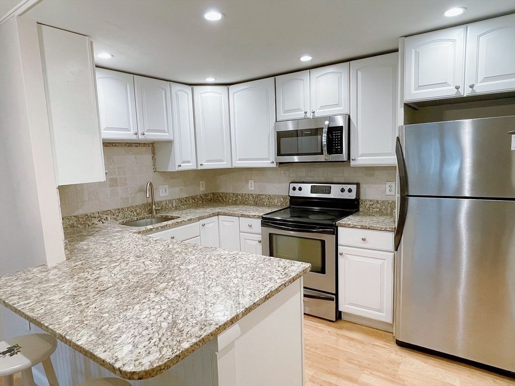 3 A Colonial Drive 8