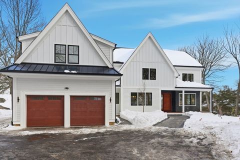 60R Lynnbrook Rd Lynnfield MA 01940