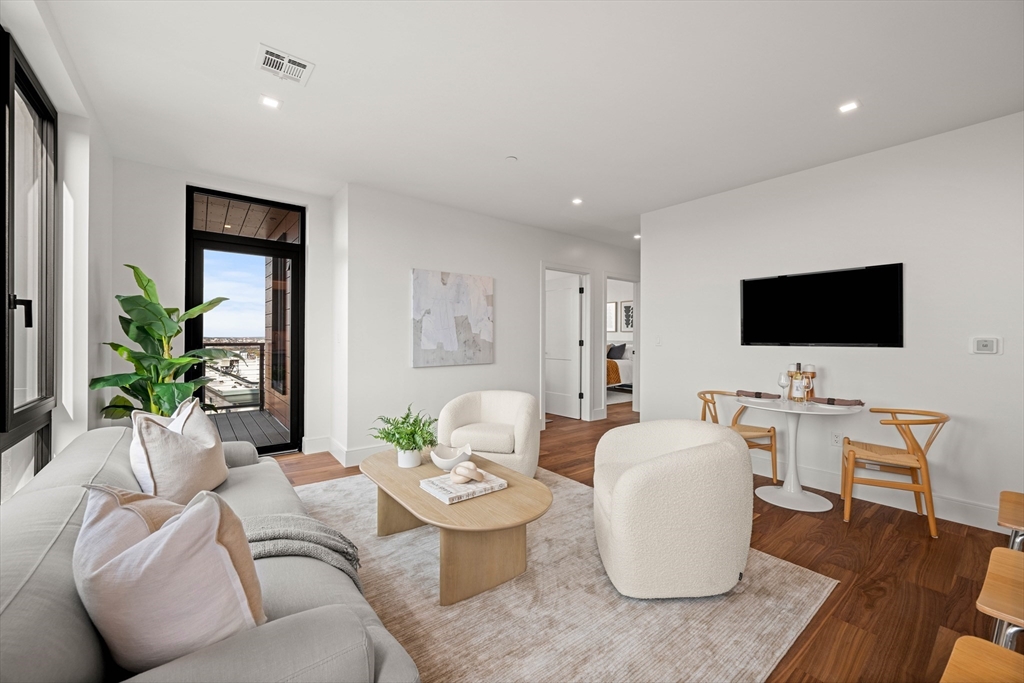 1515 Commonwealth Ave 606