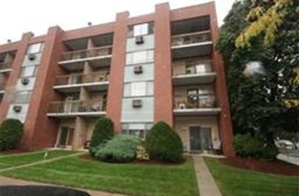4975 Washington St 305