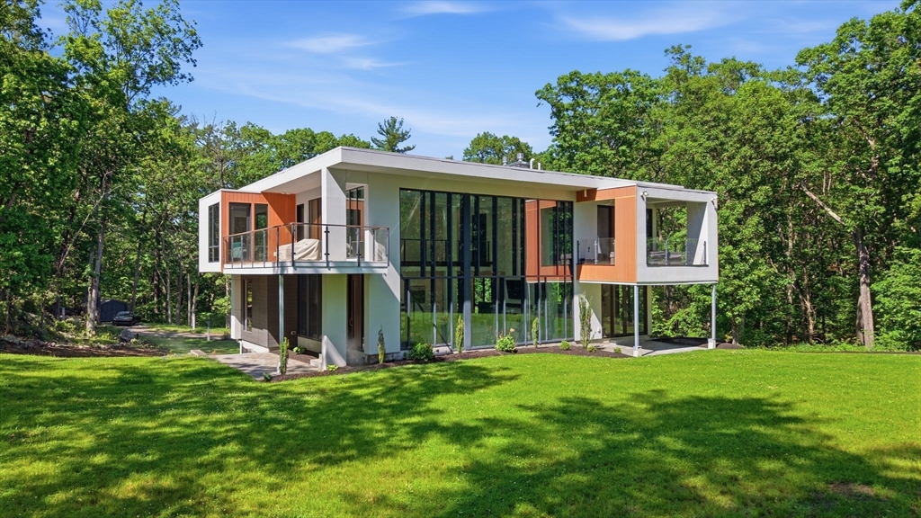 20 Dogwood Ln