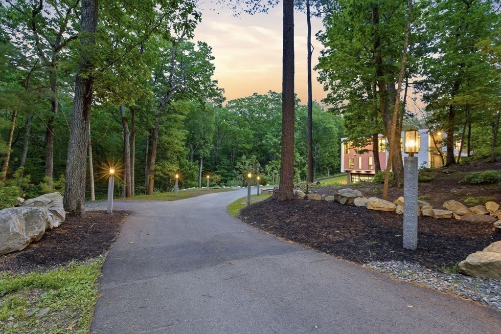 20 Dogwood Ln