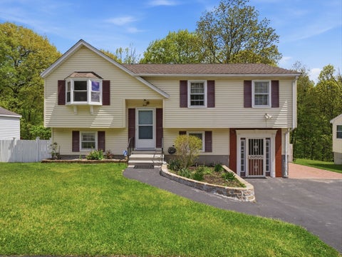 Photo of 30 Parsons Hill Dr, Worcester, MA 01603 (MLS # 73520562)