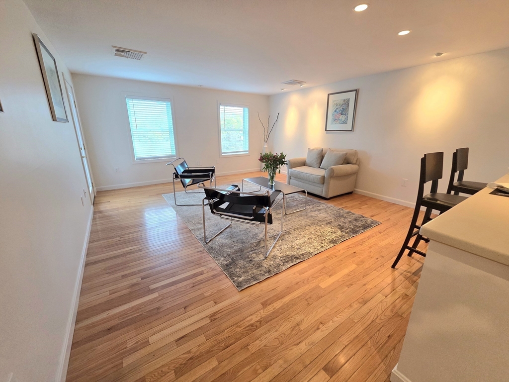 212 Humphrey St 202