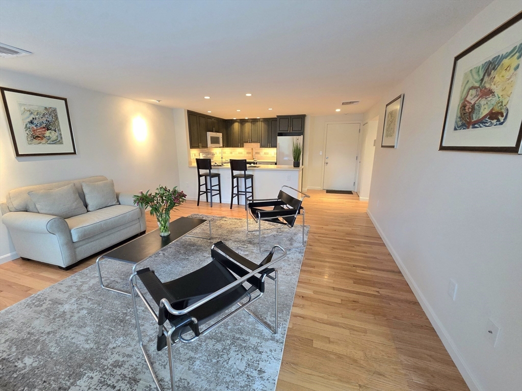 212 Humphrey St 202