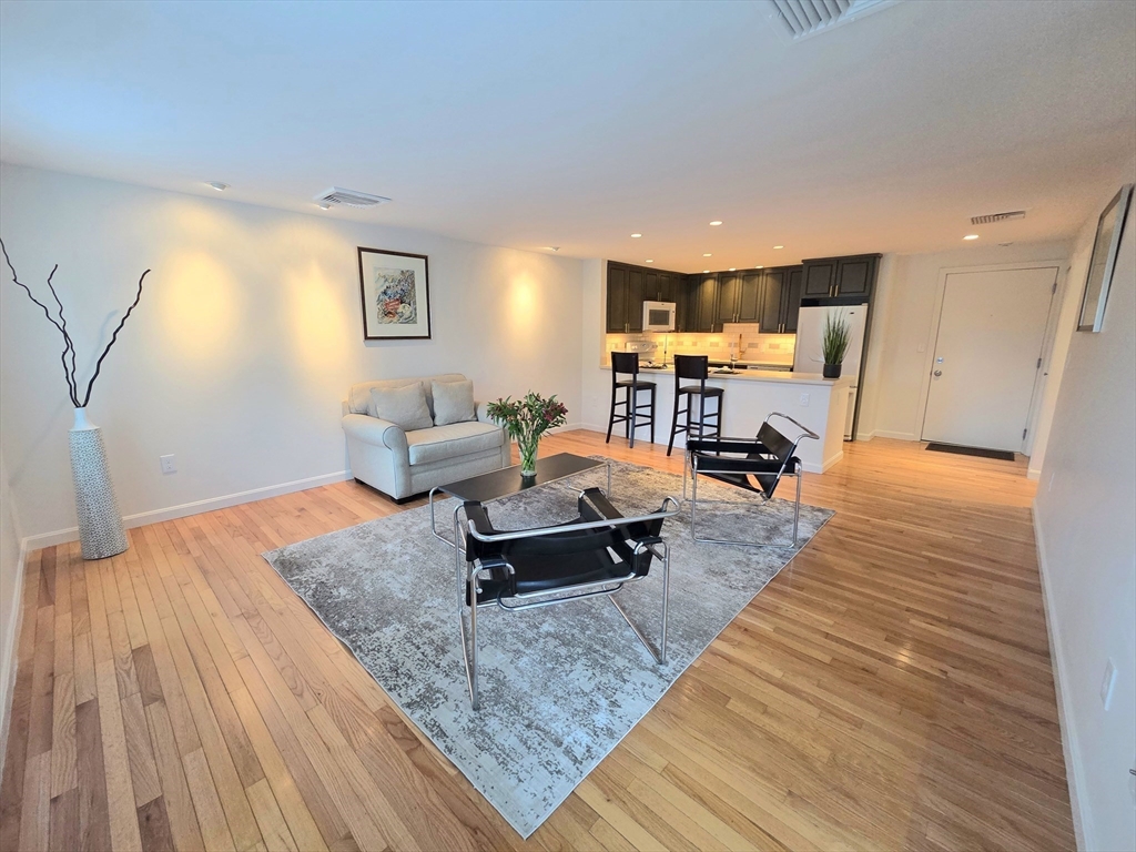 212 Humphrey St 202