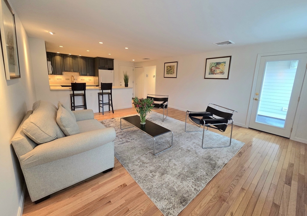 212 Humphrey St 202