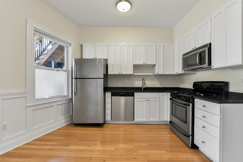 16 Emerson St 1