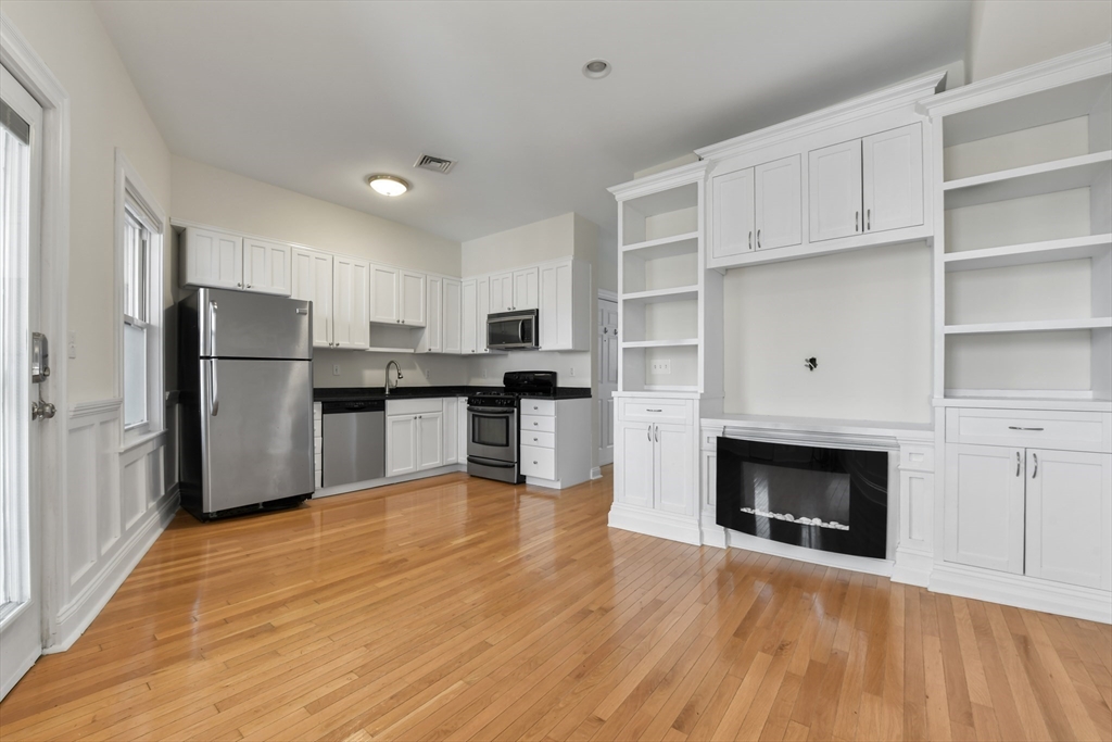 16 Emerson St 1