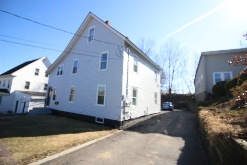 95 Laurel St