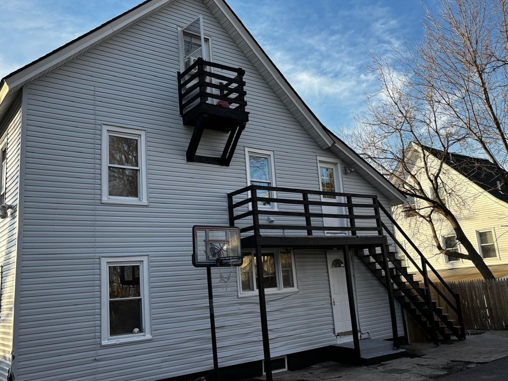 95 Laurel St