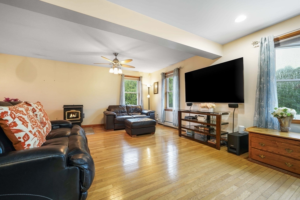 882 Allen St