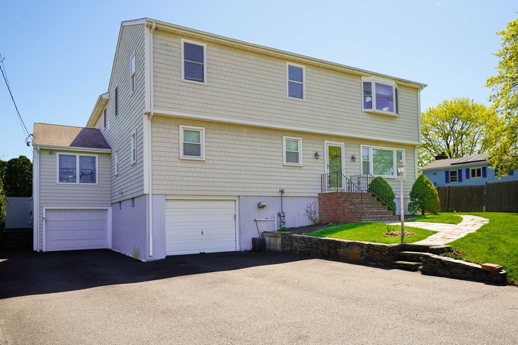 882 Allen St