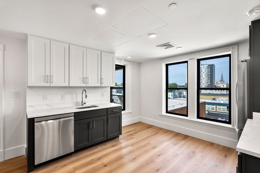 Cambridge, Massachusetts 02139, United States, 4 Bedrooms Bedrooms, ,2 BathroomsBathrooms,Residential,Active,128115