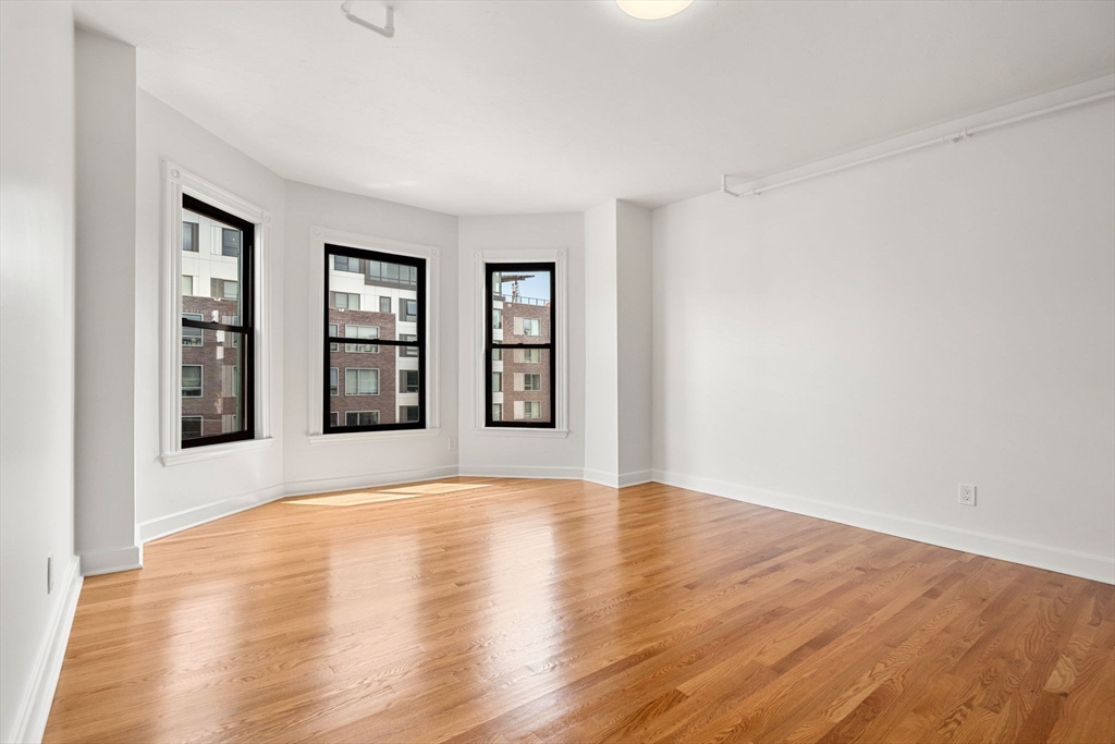 Cambridge, Massachusetts 02139, United States, 4 Bedrooms Bedrooms, ,2 BathroomsBathrooms,Residential,Active,128115