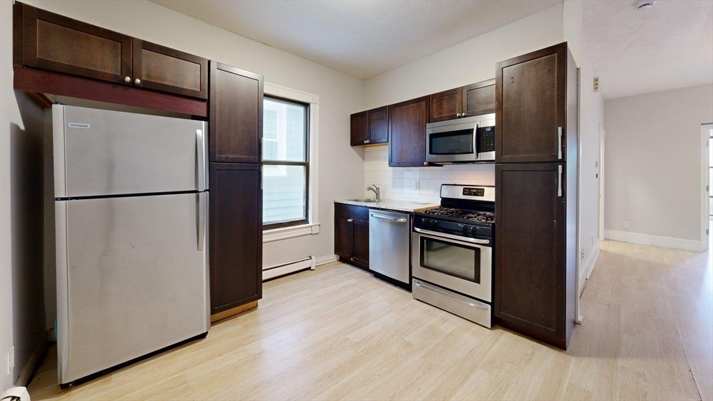 Click for 225 East Eagle Street #1, Boston, MA slideshow