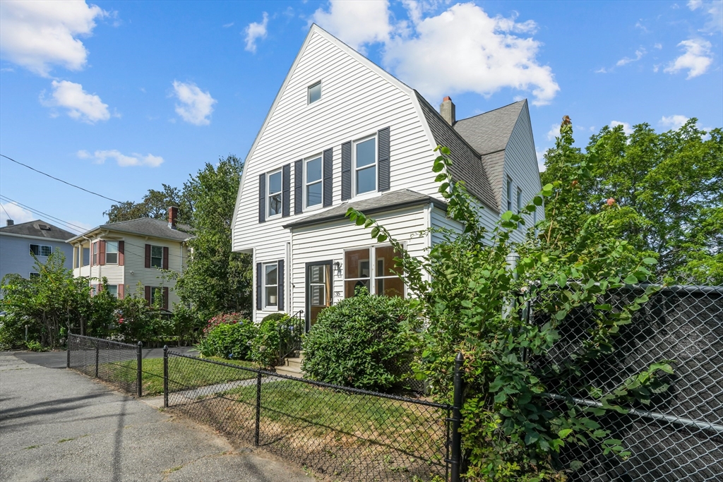 33 Gosnold St
