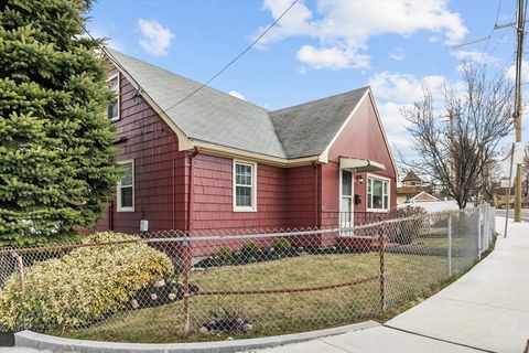 215 Lynnfield St Lynn MA 01904