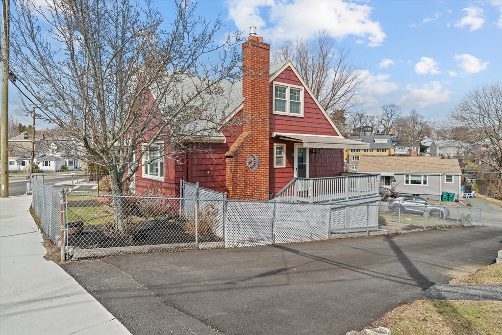 215 Lynnfield St