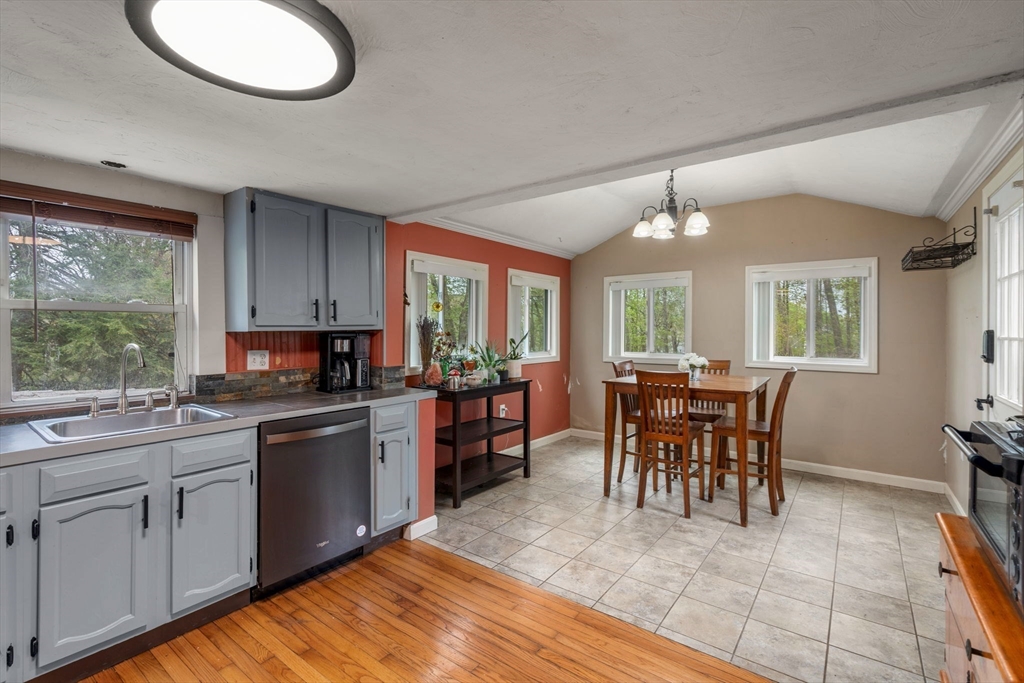 16 Oxford St, West Boylston, MA Photo #4