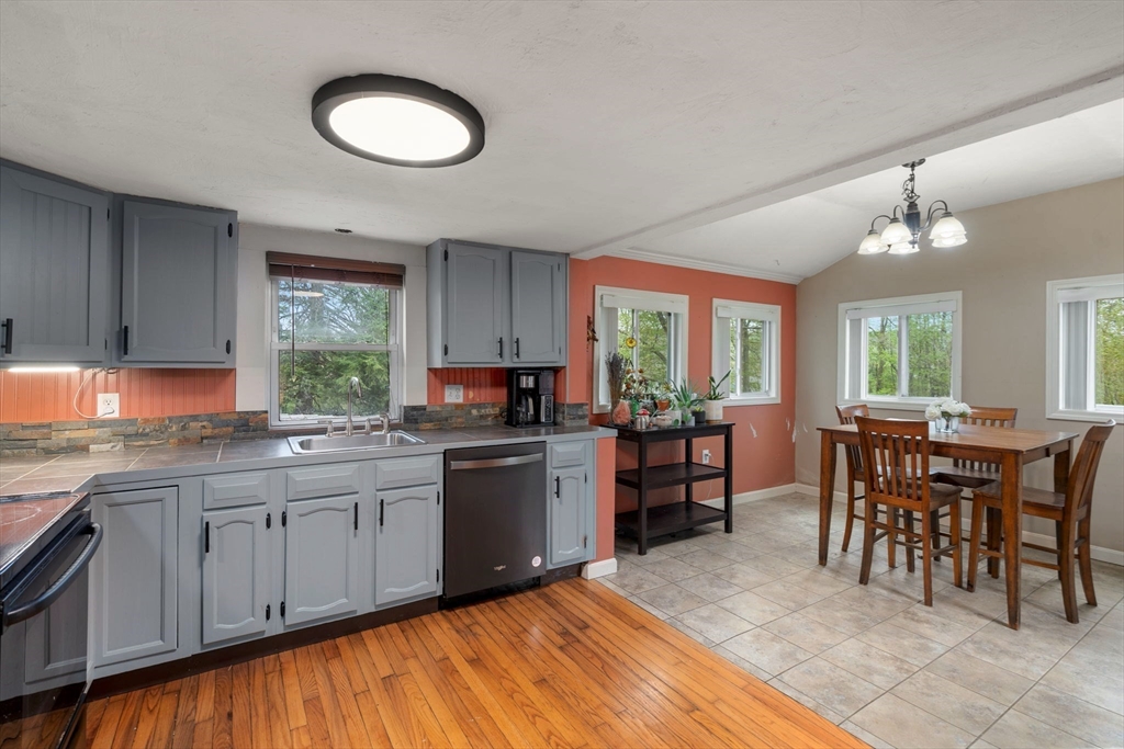 16 Oxford St, West Boylston, MA Photo #7