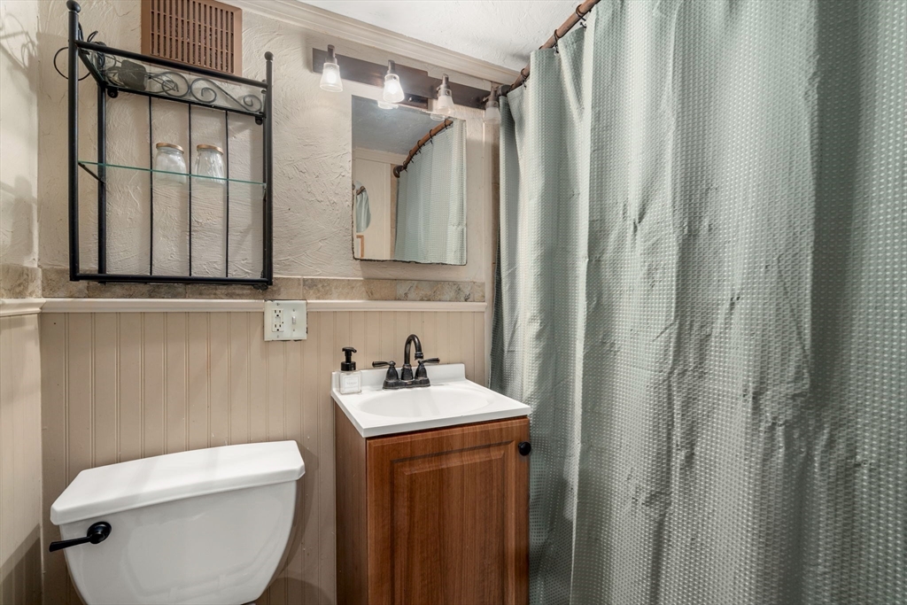 16 Oxford St, West Boylston, MA Photo #16