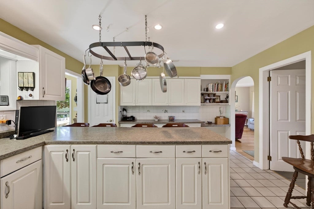 61 Highland Avenue, Dartmouth, MA Photo #9
