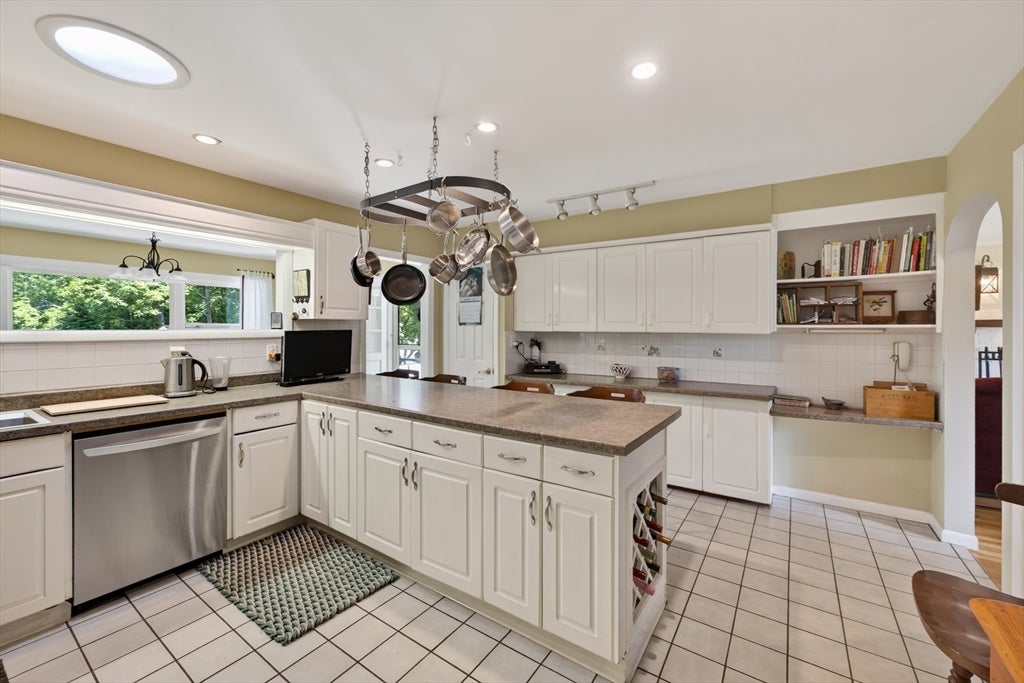 61 Highland Avenue, Dartmouth, MA Photo #7