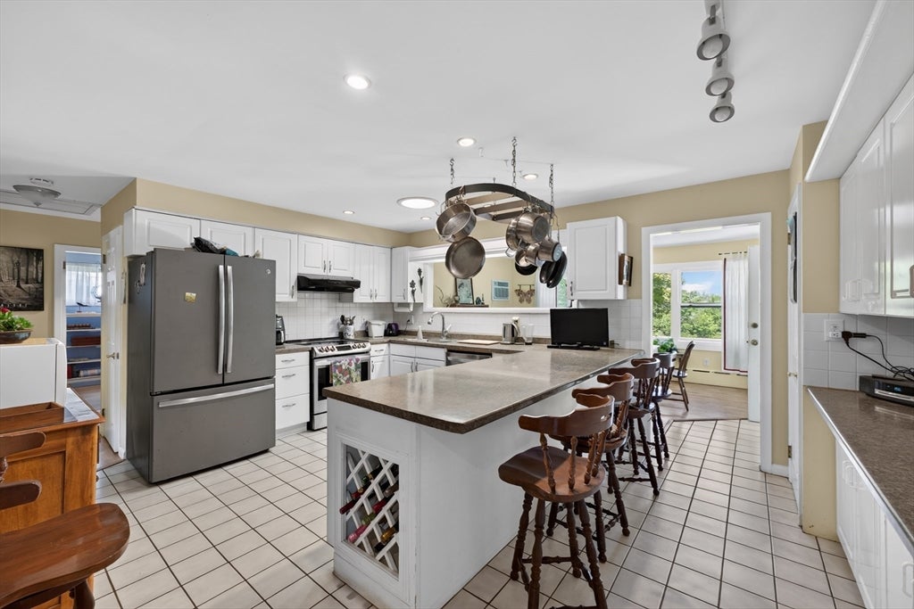 61 Highland Avenue, Dartmouth, MA Photo #6