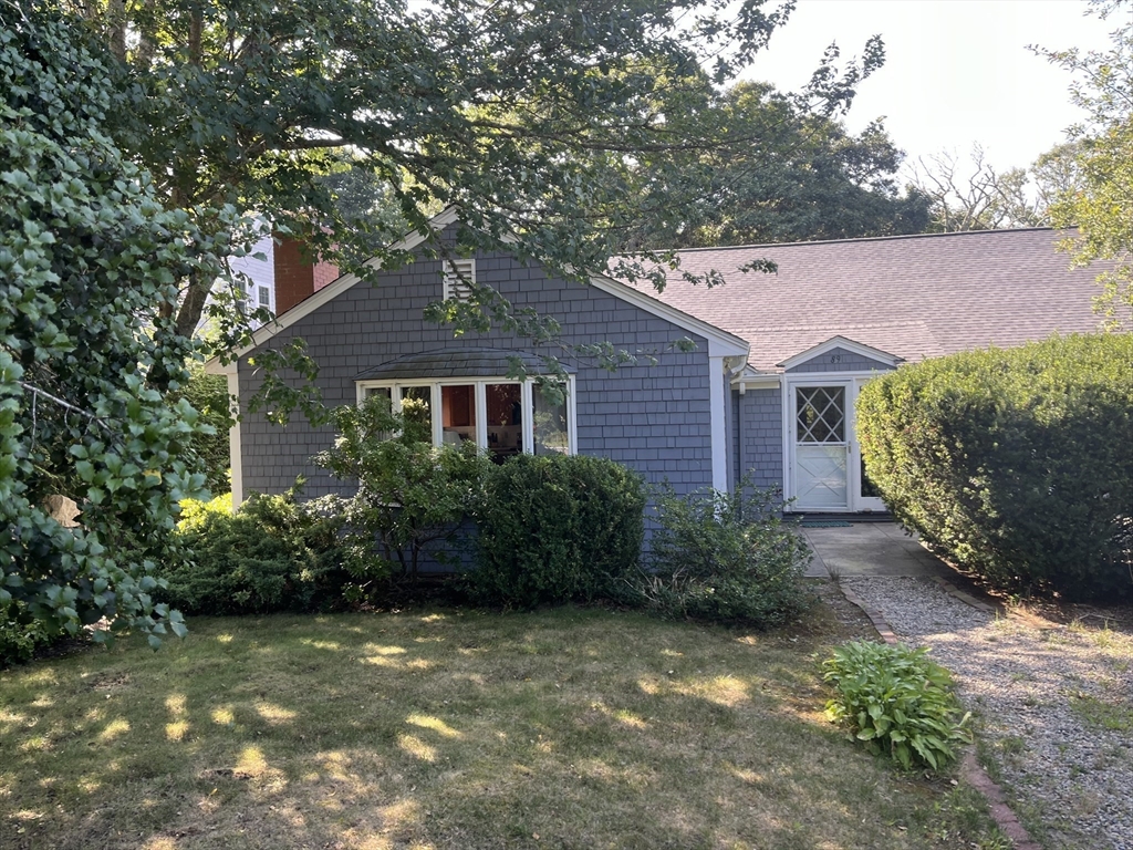 89 Swift Ave