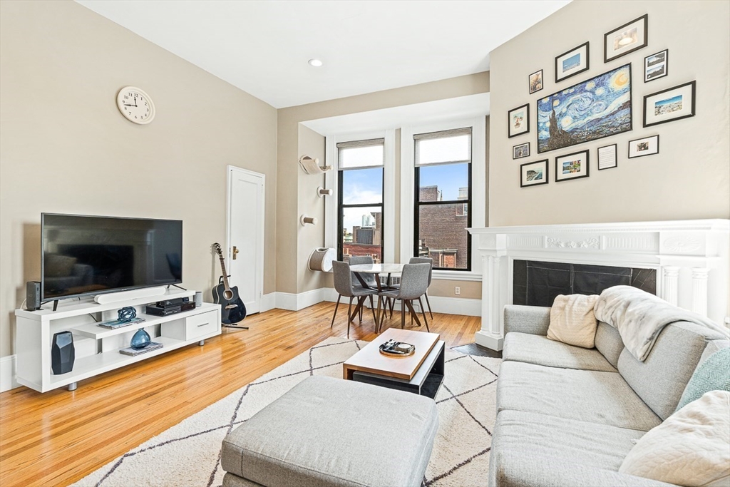 271 Dartmouth St 5C
