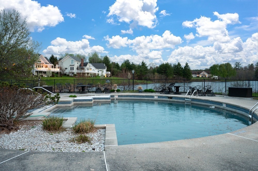 16 Hawkins Pond Lane, Salem, NH Photo #7