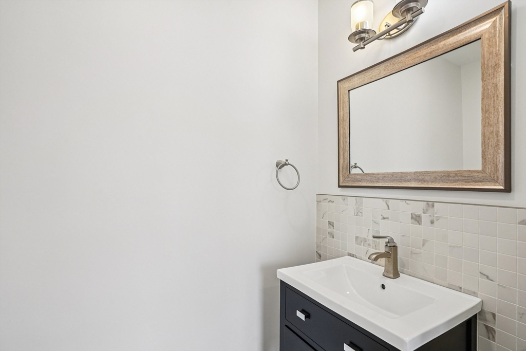 Belmont, Massachusetts 02478, United States, 2 Bedrooms Bedrooms, ,2 BathroomsBathrooms,Residential,Active,239259