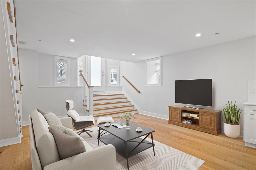 386 Windsor St 1