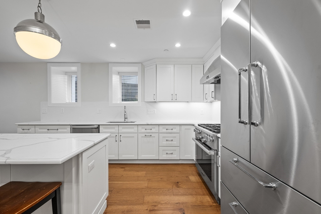 386 Windsor St 1