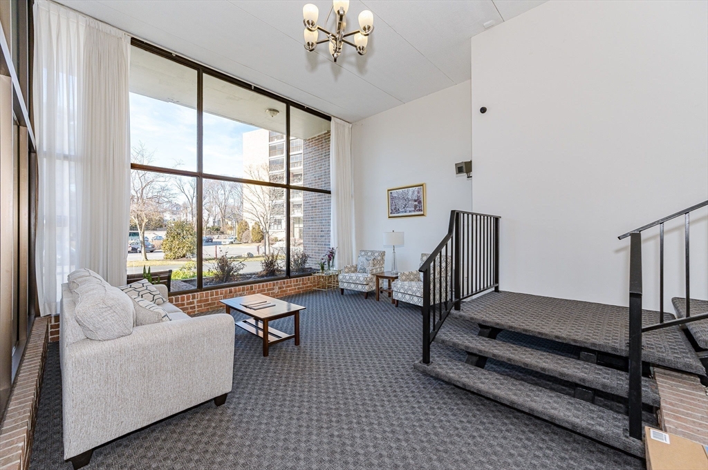 49 Melrose St 4B