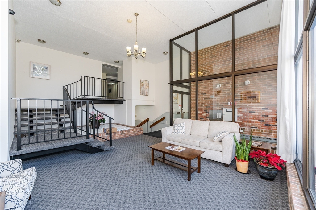 49 Melrose St 4B