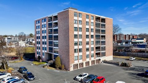 Photo of 49 Melrose St #4B, Melrose, MA 02176 (MLS # 73514258)