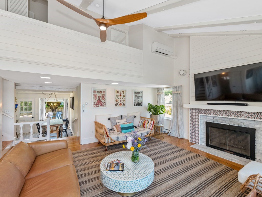 8 Beach St