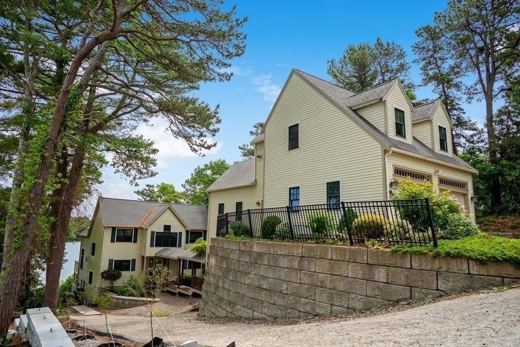 10 Shore Rd