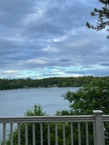 10 Shore Rd