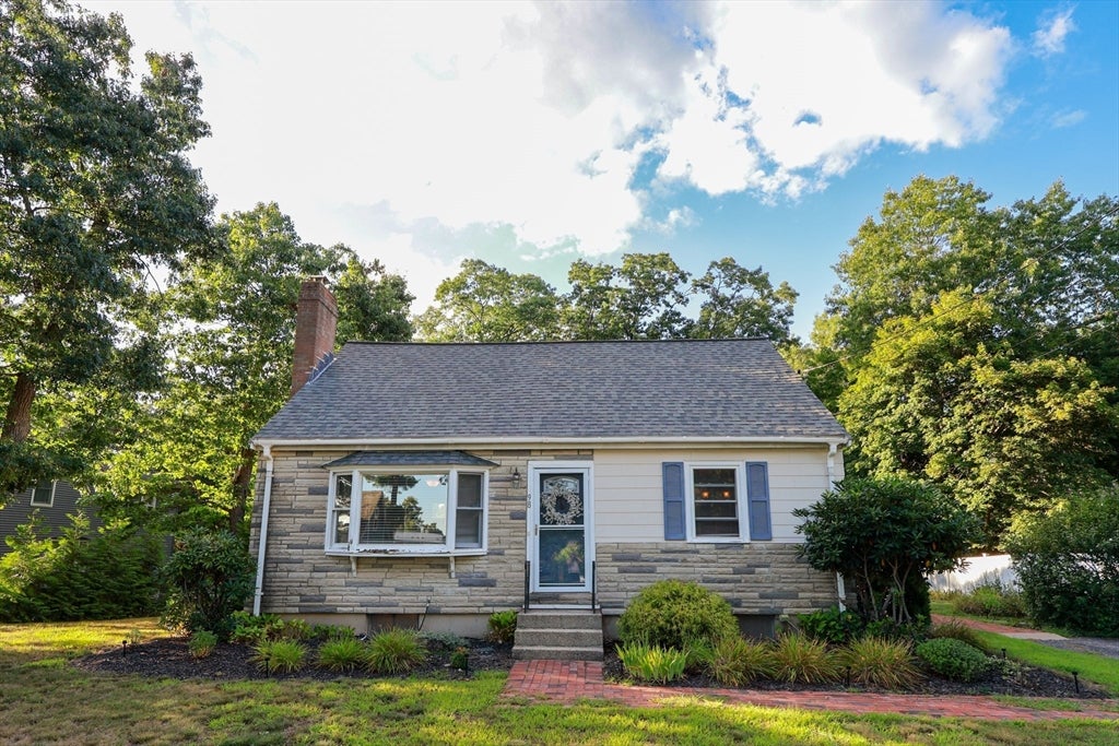 Photo of 98 Van Kleeck Rd, Millis, MA
