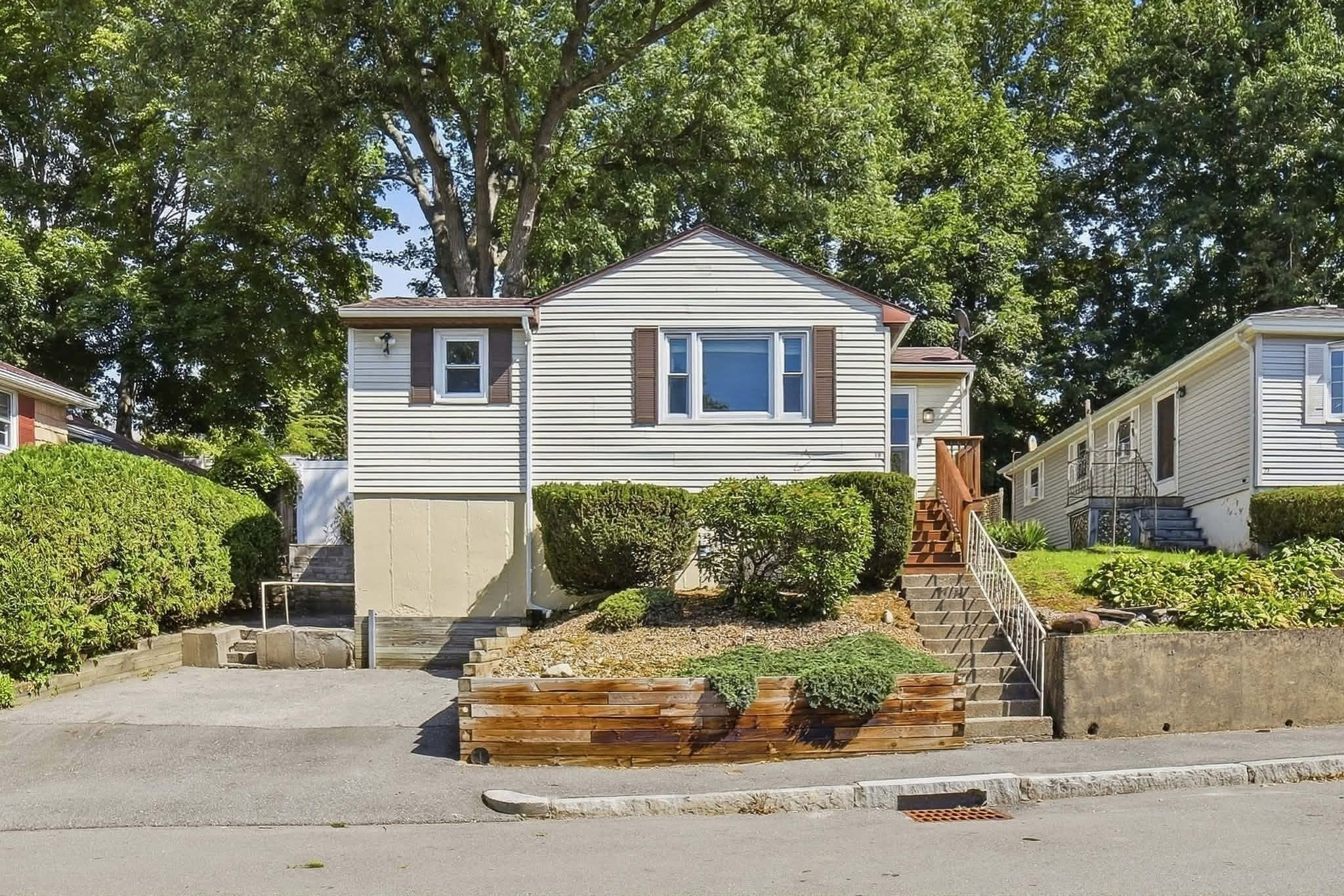 Photo of 19 Harold St, Worcester, MA