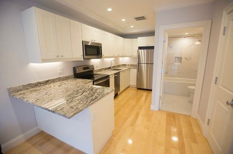 296 Beacon 7 Boston MA 02116