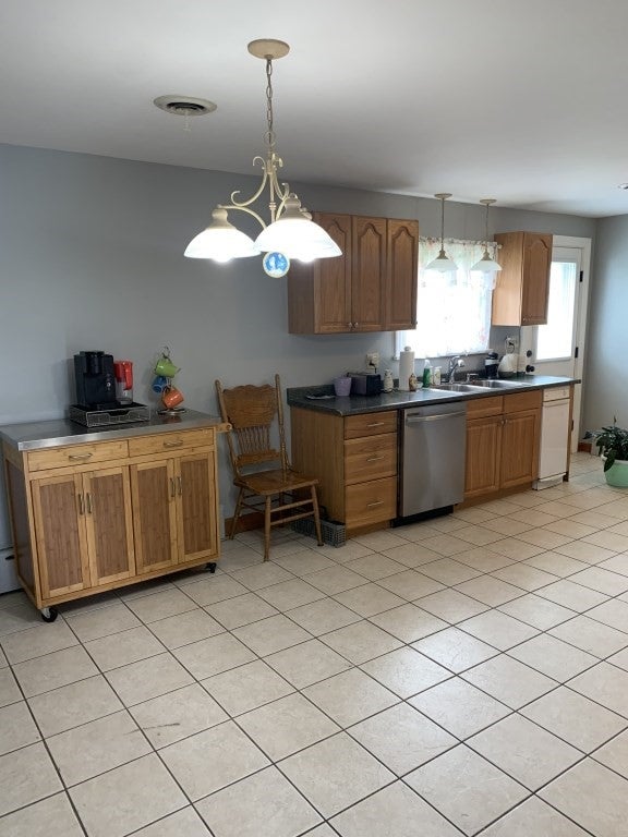 156 Eastview Ave, Somerset, MA Photo #18