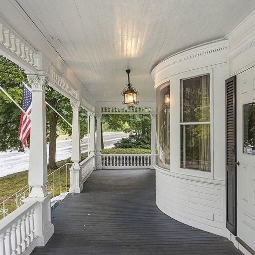 1179 Main St