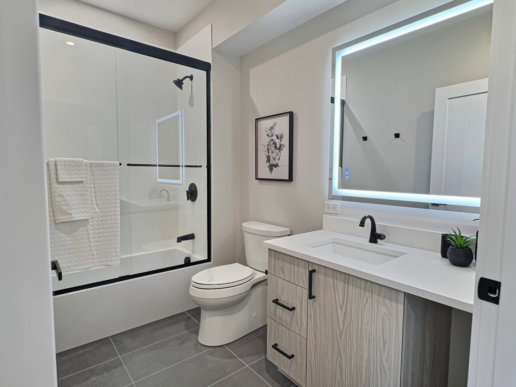 1305 Hyde Park Ave. 209