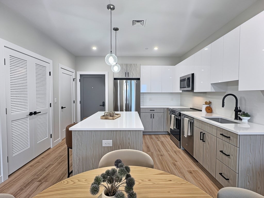 1305 Hyde Park Ave #209, Boston, MA, 1305 Hyde Park Ave #209, Boston, MA Photo #1
